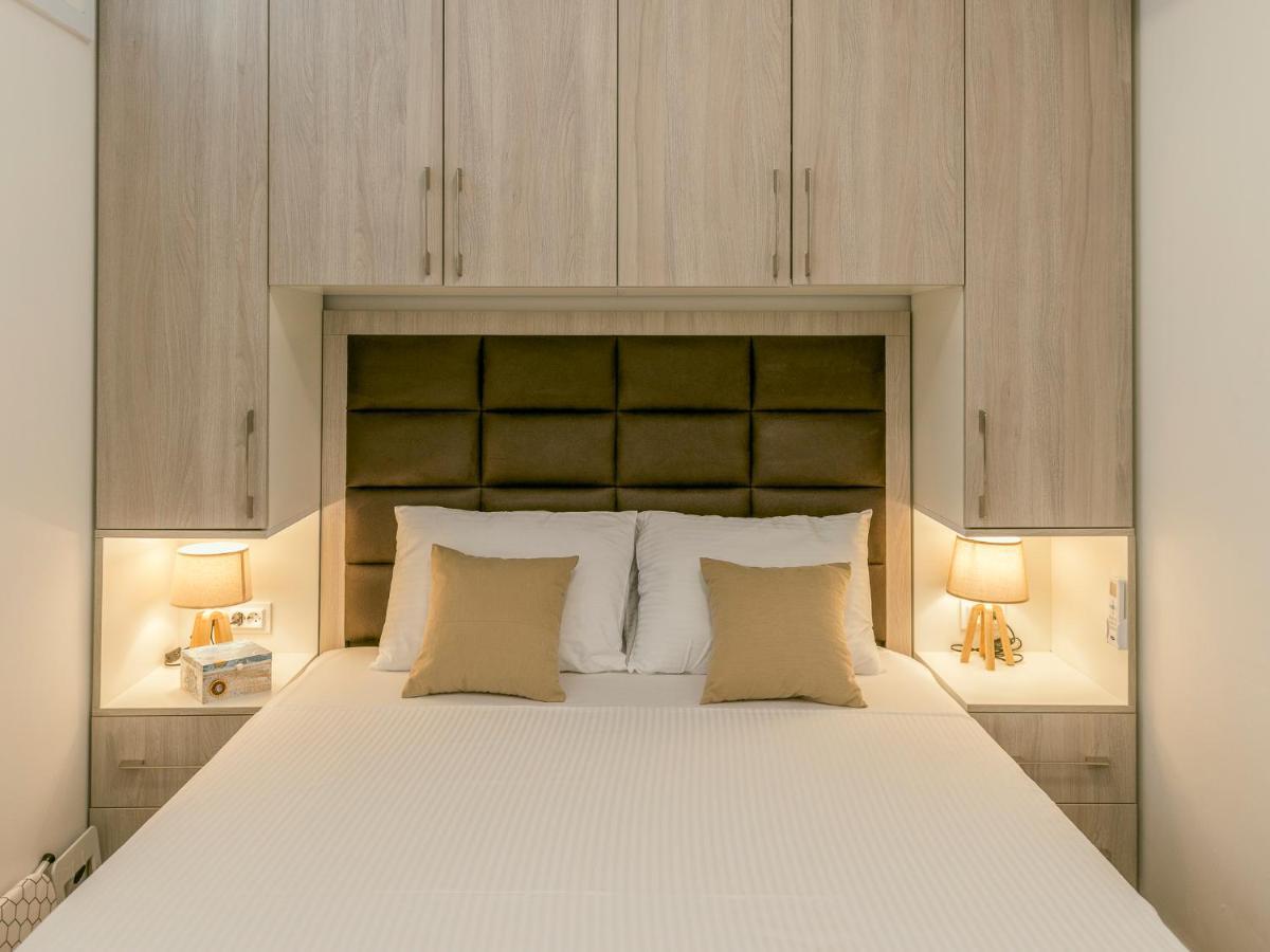 Square Point Apartment *