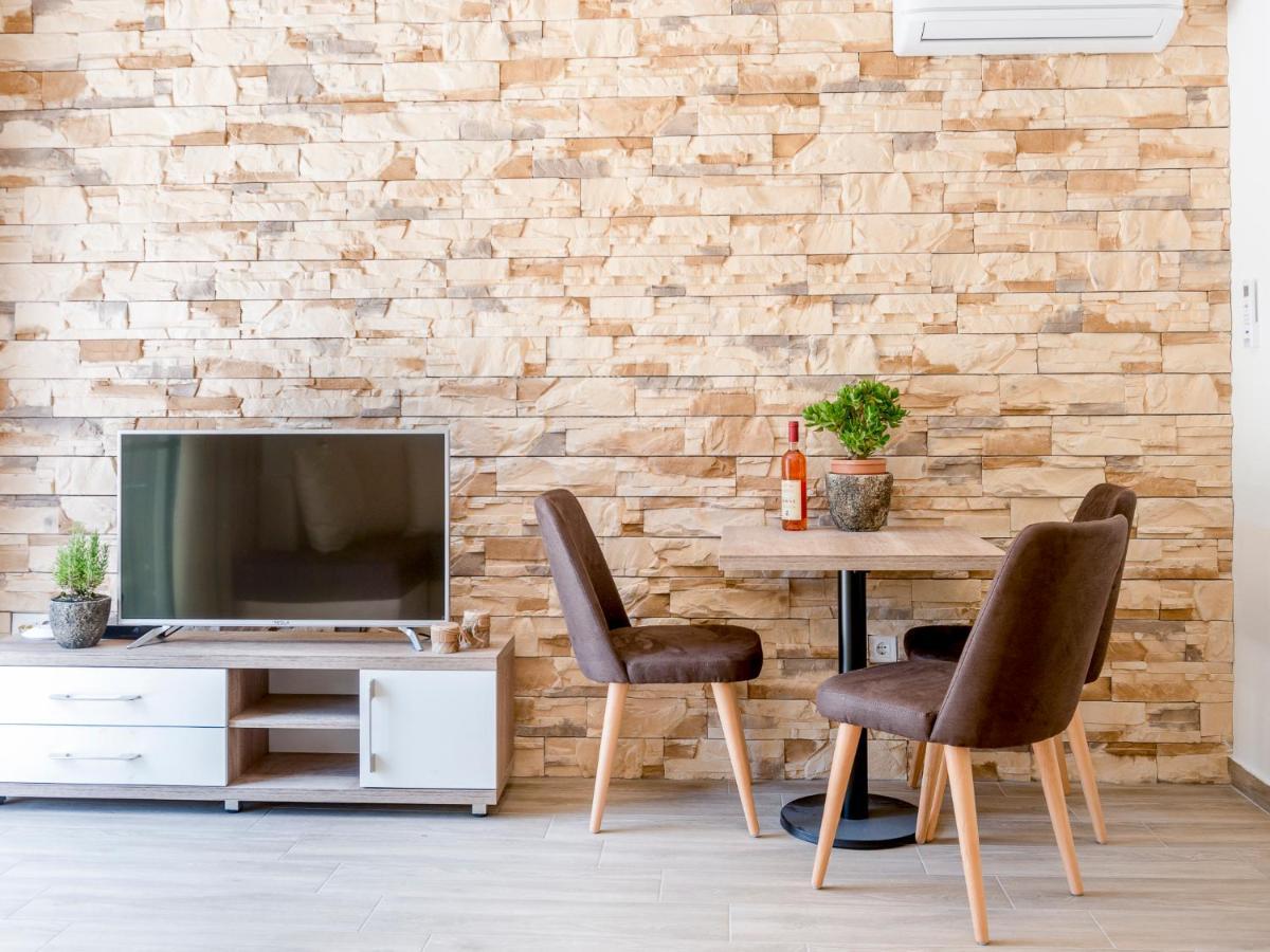 Square Point Apartment