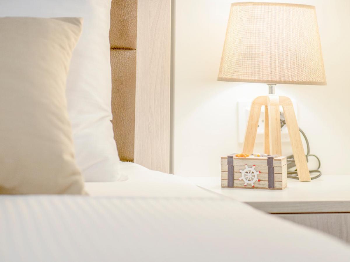 Square Point Apartment *